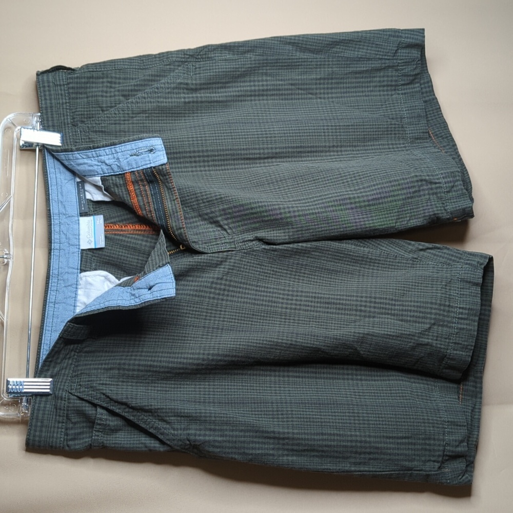 Columbia omni-shade men's 36x10 checkered green/black shorts